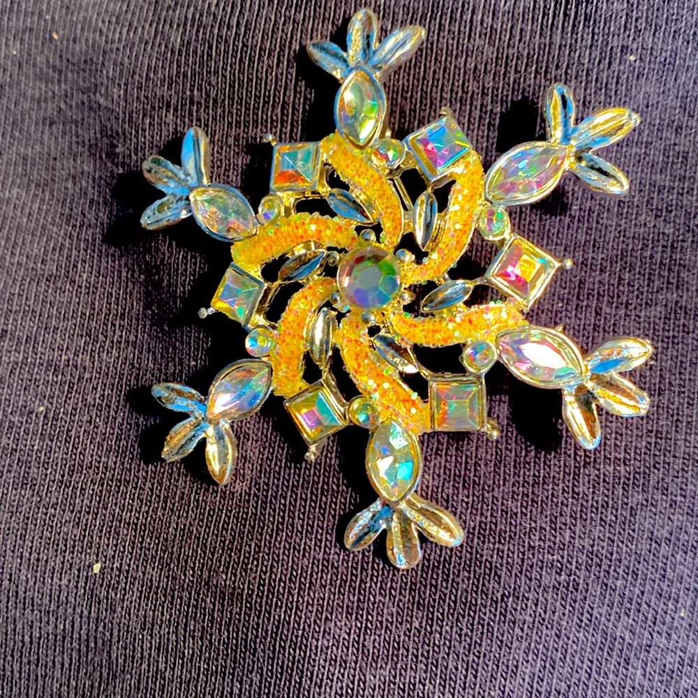 Snowflake pin